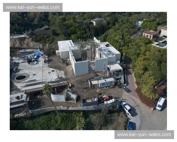 詹姆斯洛杉矶豪宅维护费用曝光：每年物业费达惊人数额